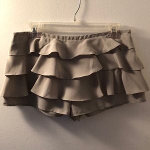 Urban Outfitters ‘Kimchi Blue’ ruffle shorts